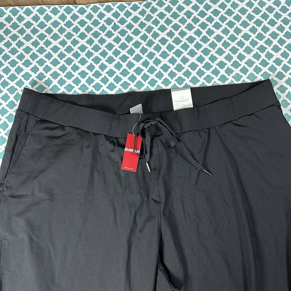 Avenue Leisure Leggings Women’s Size 22/24‎ Black 7/8 Length Cropped